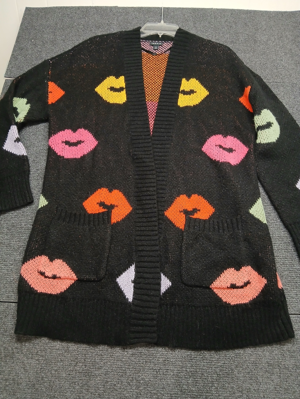Torrid Sz 0 Black Open-Front Cardigan with Multicolor Lip Pattern